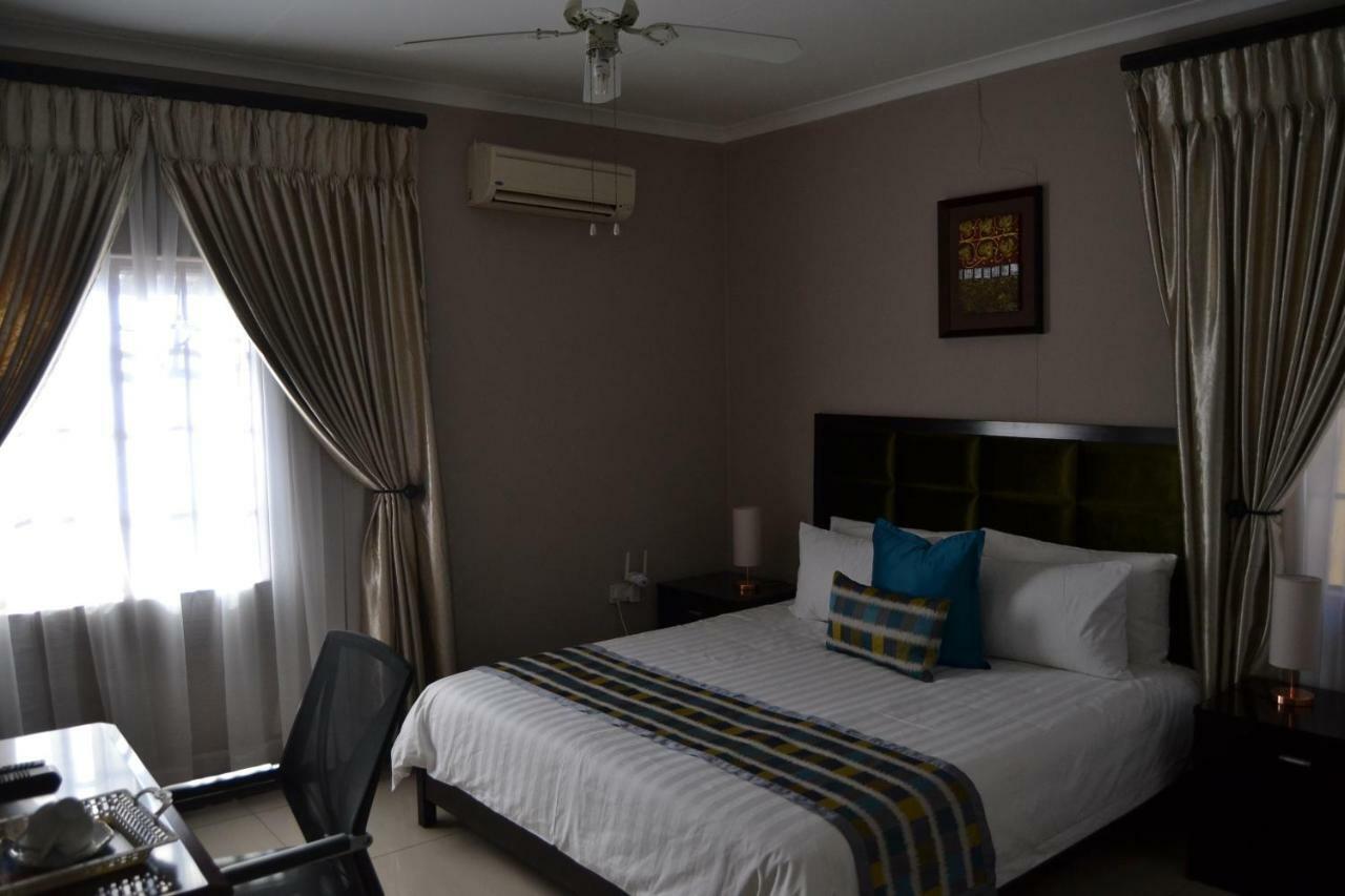 Triple Palms Bed And Breakfast กาโบโรเน ภายนอก รูปภาพ