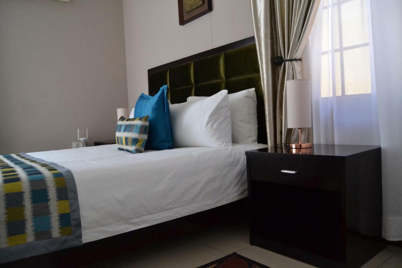 Triple Palms Bed And Breakfast กาโบโรเน ภายนอก รูปภาพ