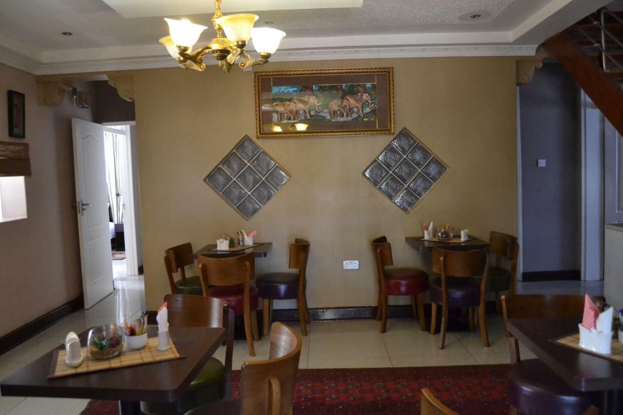 Triple Palms Bed And Breakfast กาโบโรเน ภายนอก รูปภาพ
