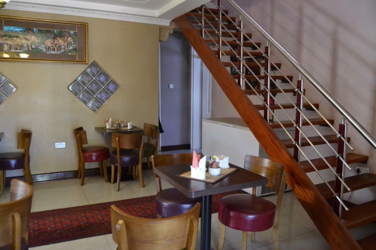 Triple Palms Bed And Breakfast กาโบโรเน ภายนอก รูปภาพ