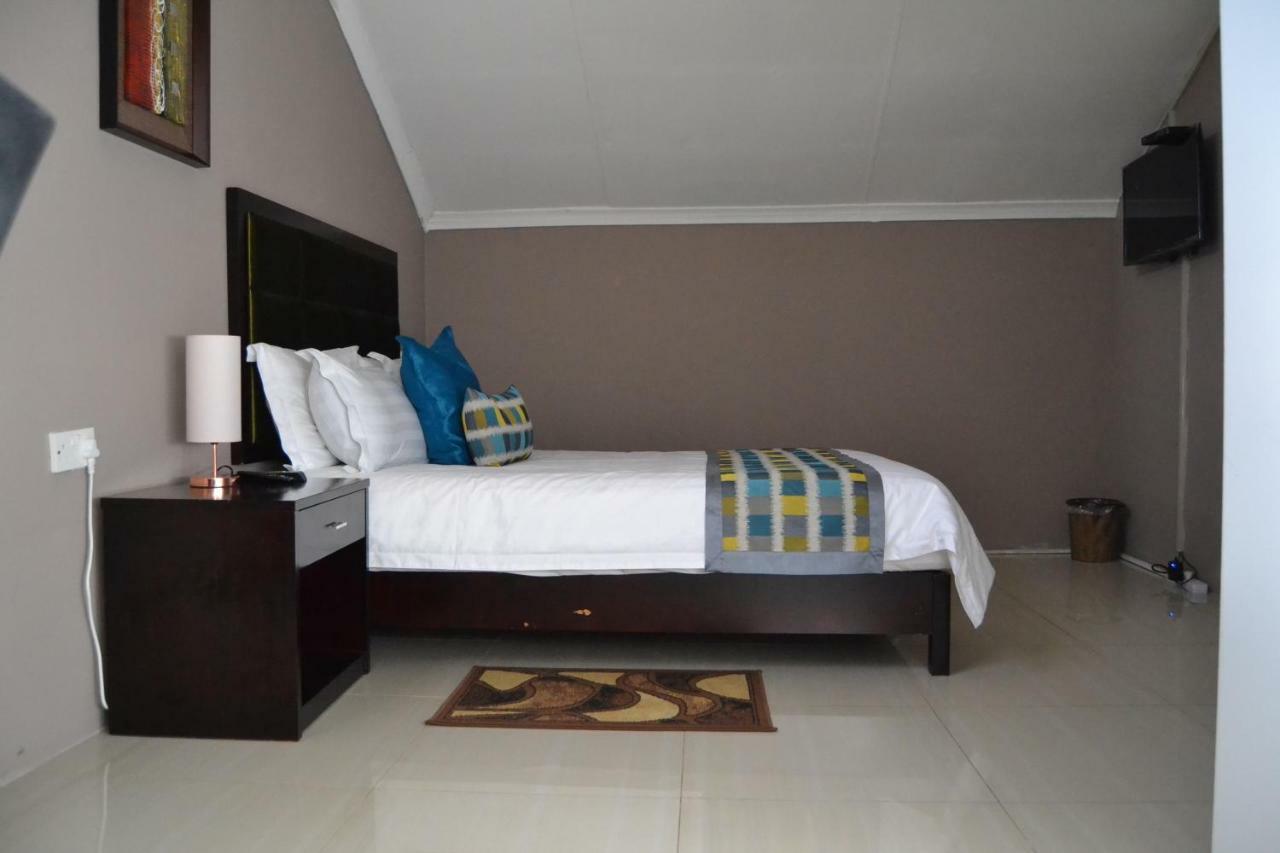 Triple Palms Bed And Breakfast กาโบโรเน ภายนอก รูปภาพ