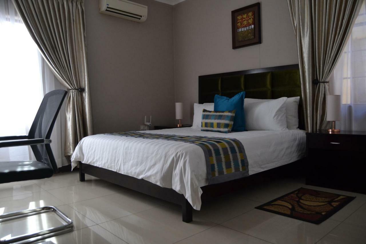 Triple Palms Bed And Breakfast กาโบโรเน ภายนอก รูปภาพ