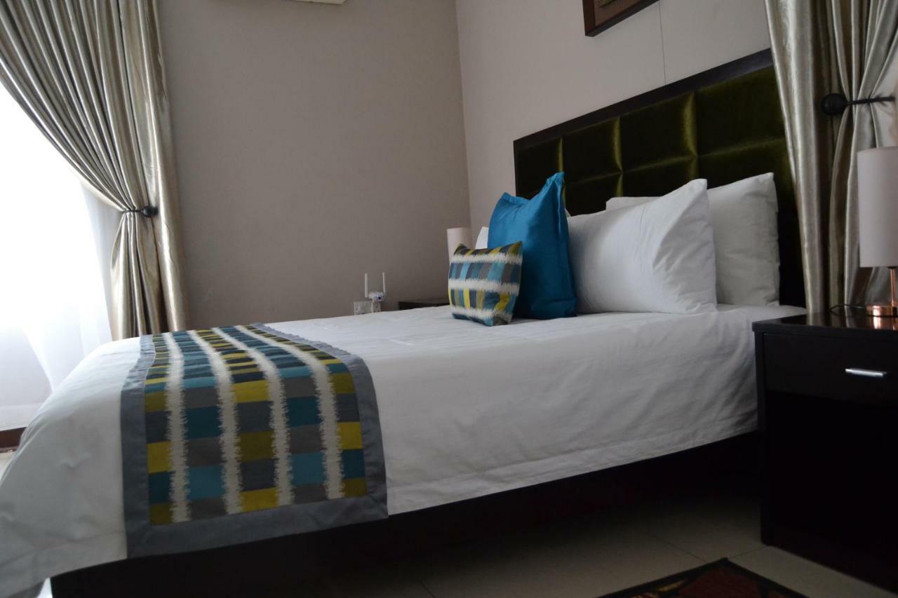 Triple Palms Bed And Breakfast กาโบโรเน ภายนอก รูปภาพ