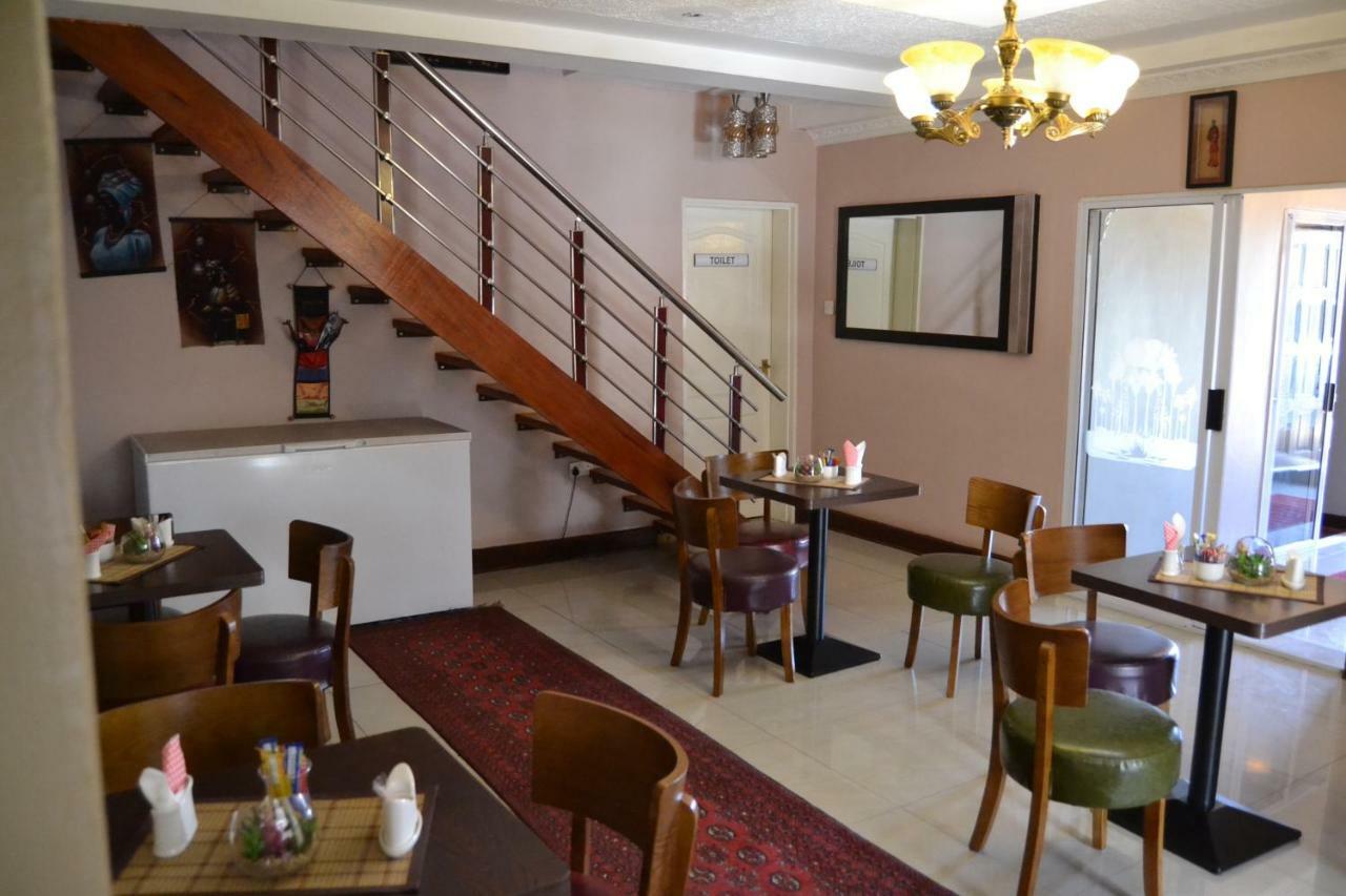 Triple Palms Bed And Breakfast กาโบโรเน ภายนอก รูปภาพ