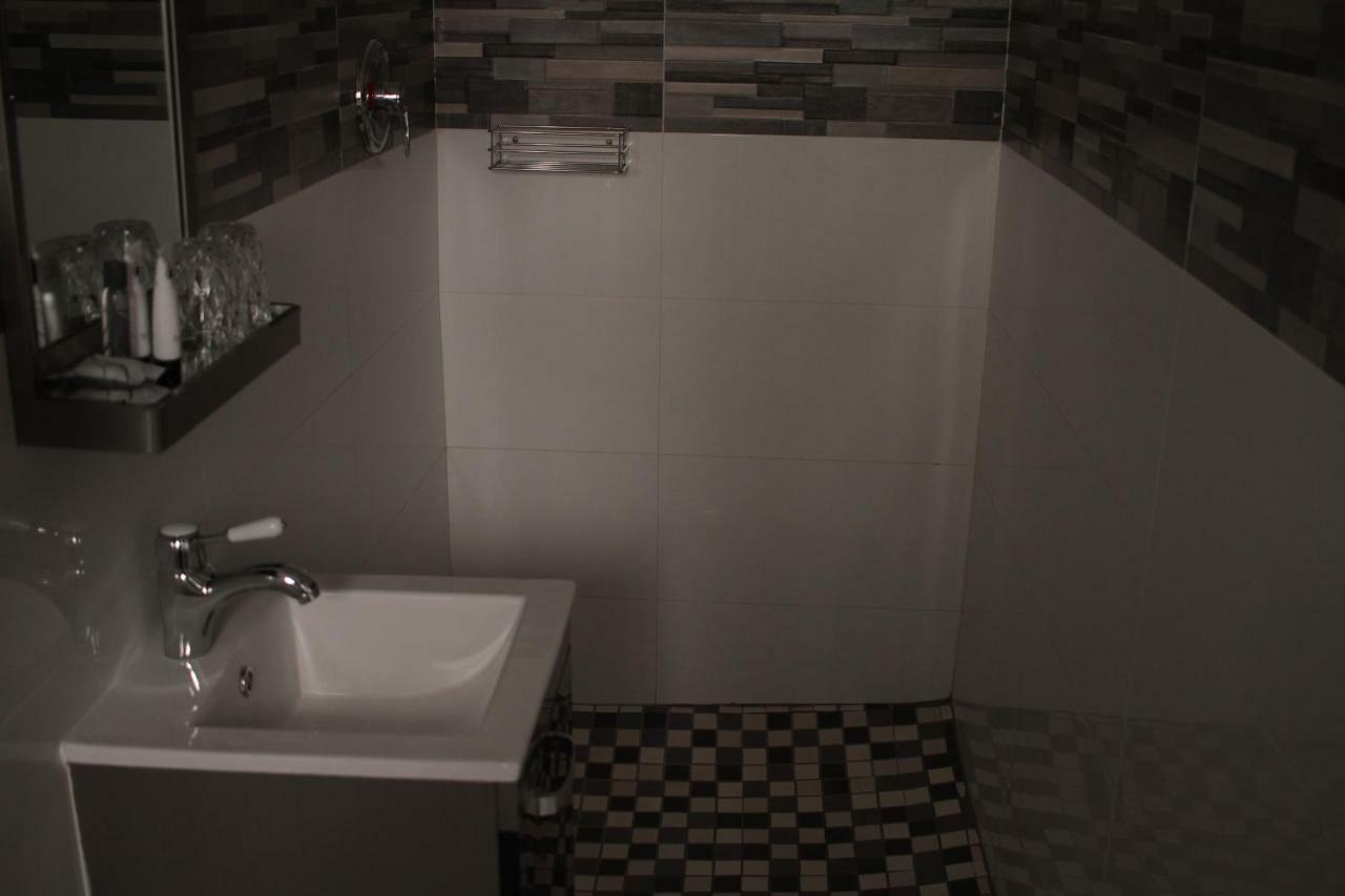 Triple Palms Bed And Breakfast กาโบโรเน ภายนอก รูปภาพ
