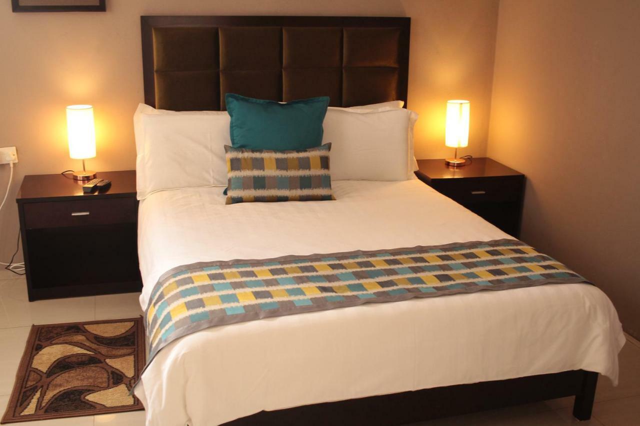 Triple Palms Bed And Breakfast กาโบโรเน ภายนอก รูปภาพ